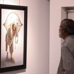 نمایشگاه «نقاش سرزمین زخمی» با آثار سلیمان منصور افتتاح شد