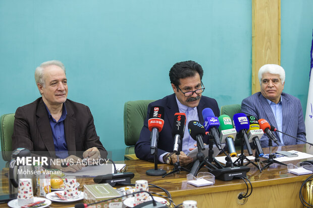 رونمایی از پوستر نمایشگاه توانمندیهای روستایی و عشایری 15 رونمایی از پوستر نمایشگاه توانمندیهای روستایی و عشایری