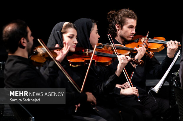 اجرای ارکستر سمفونیک تهران 20 اراکستر سمفونیک تهران در اجرای koncert