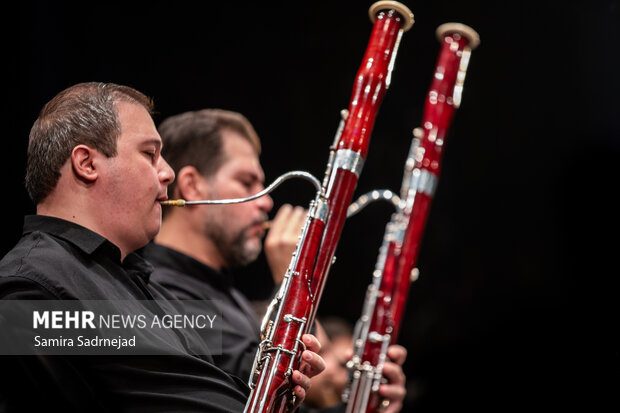 اجرای ارکستر سمفونیک تهران 30 conducting the Tehran Symphony Orchestra during a live performance