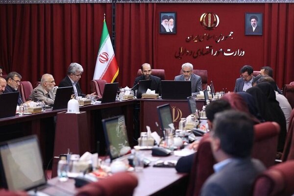 حق‌العمل جایگاه‌داران سوخت در کمیسیون اقتصاد دولت