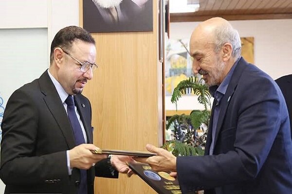 تمدید تفاهمنامه همکاری دانشگاه تهران و مستنصریه بغداد