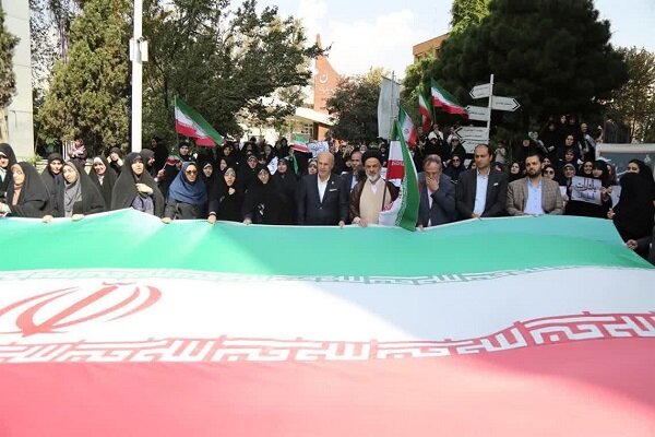 پرم پرچم ایران نماد وحدت و ایستادگی در برابر تهدیدات