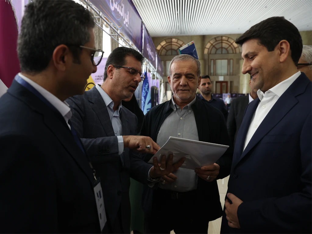 بازدید رئیس‌جمهور از دستاوردهای ایرانسل و راهکارهای ارتباطی هوشمند