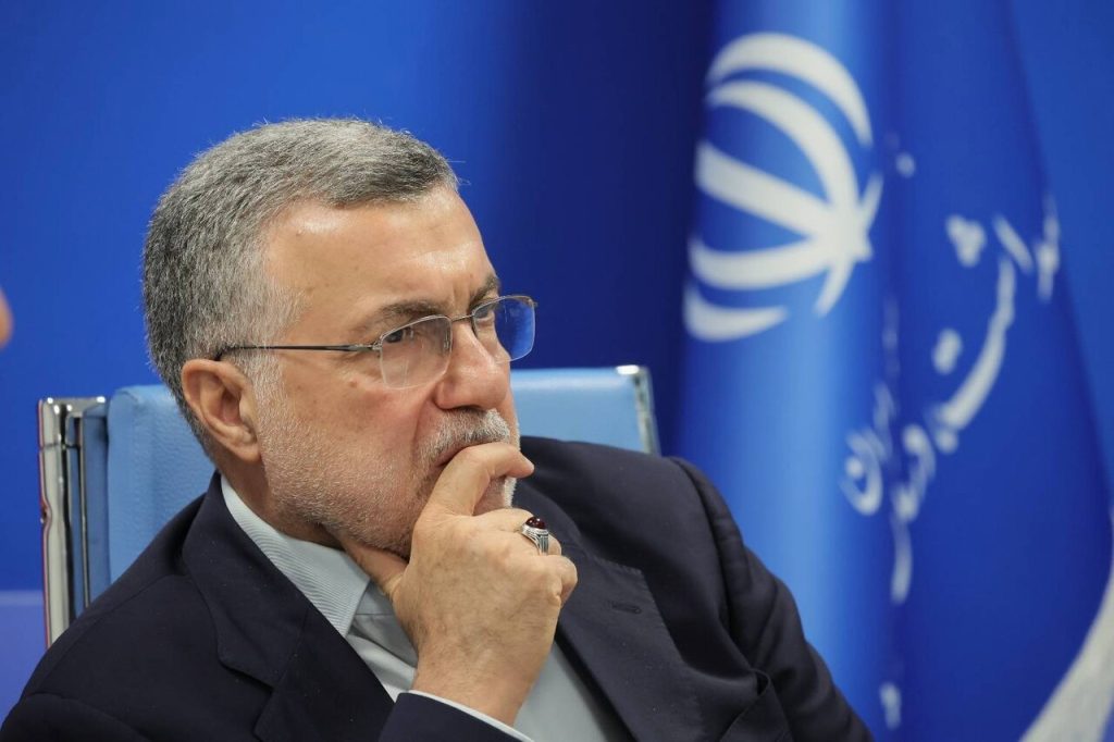 نمایندگان مجلس در نشست روز دوشنبه ۲۷ مهر ۱۴۰۵ با وزیر بهداشت درباره ۳۲ سؤال مورد بررسی قرار گرفتند.