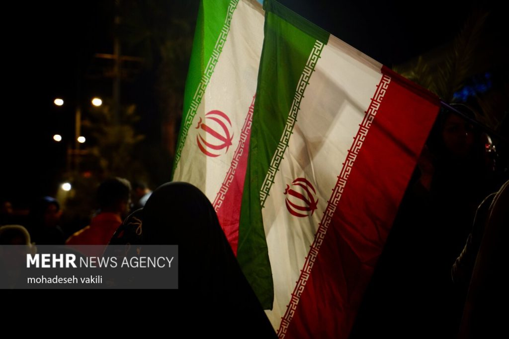 جامعه ورزش ایران میثاق‌نامه وفاداری به آرمان‌های انقلاب و هویت ملی را در میدان انقلاب قرائت کرد